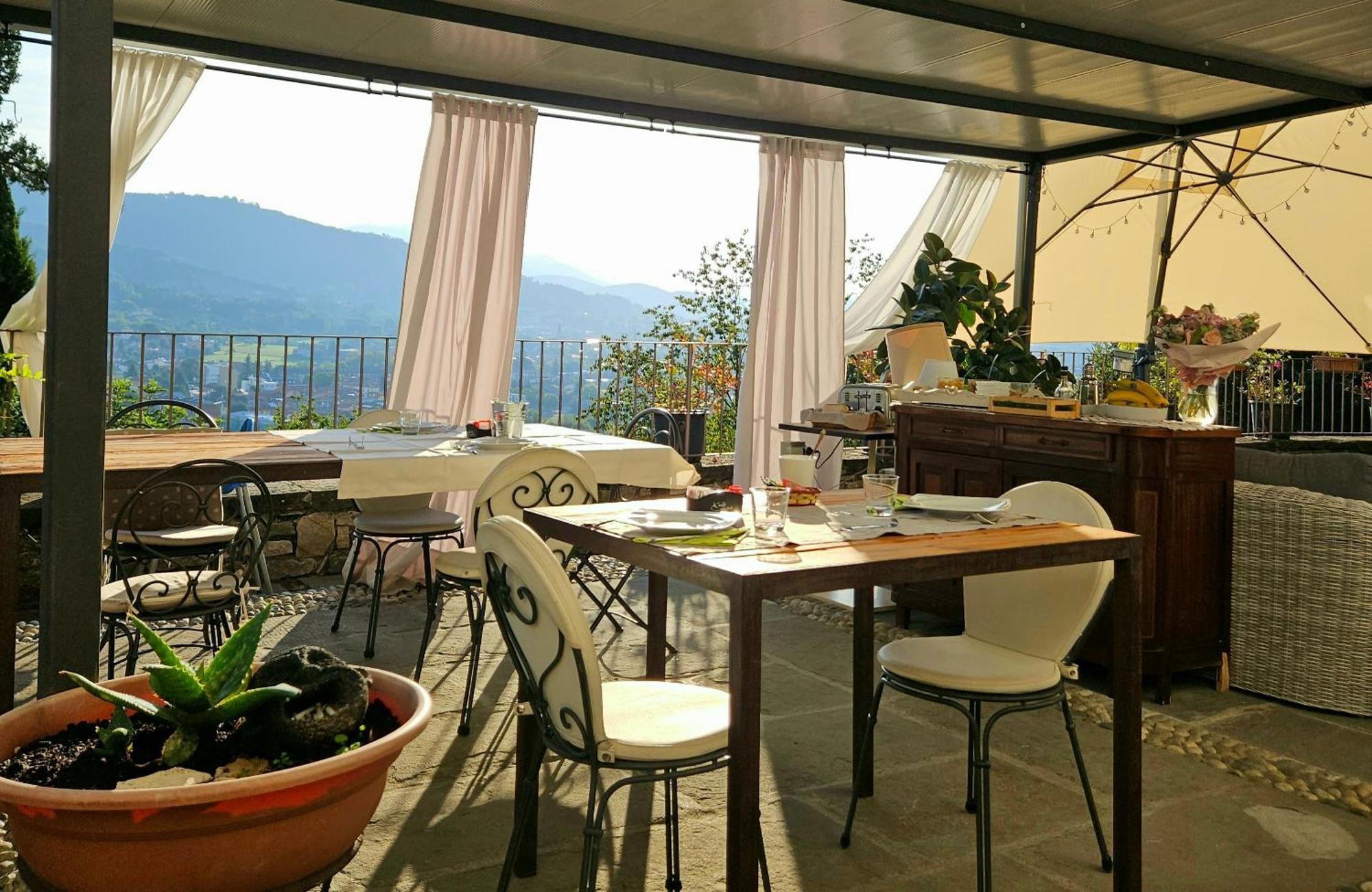 B&B Dimora Delle Donnole Bergamo Alta ภายนอก รูปภาพ