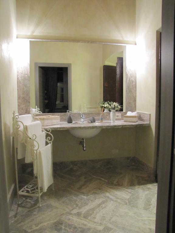 B&B Dimora Delle Donnole Bergamo Alta ภายนอก รูปภาพ